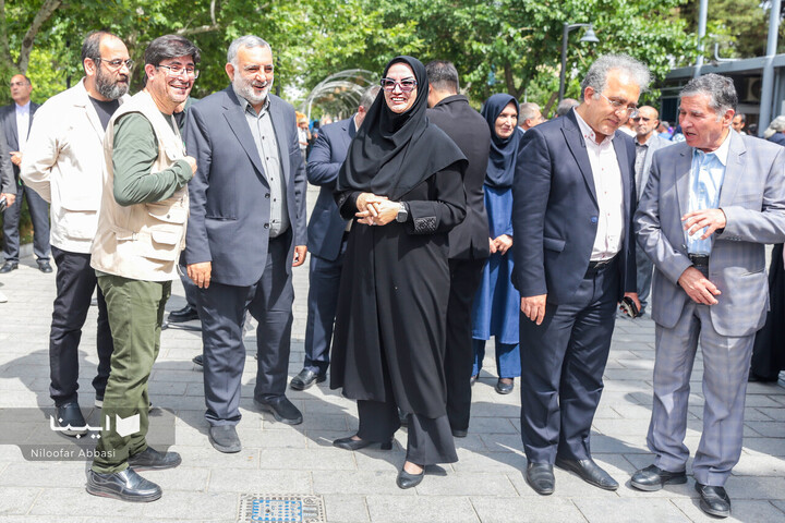 آیین بهره‌برداری از 10 کتابخانه سیار با حضور وزیر فرهنگ