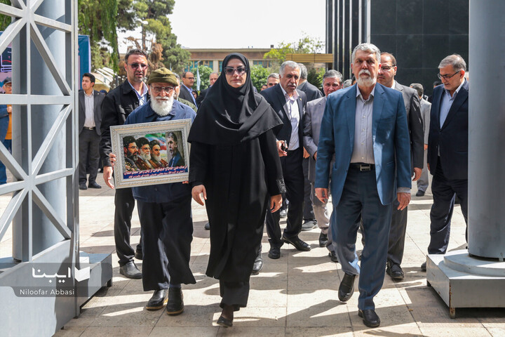 آیین بهره‌برداری از 10 کتابخانه سیار با حضور وزیر فرهنگ
