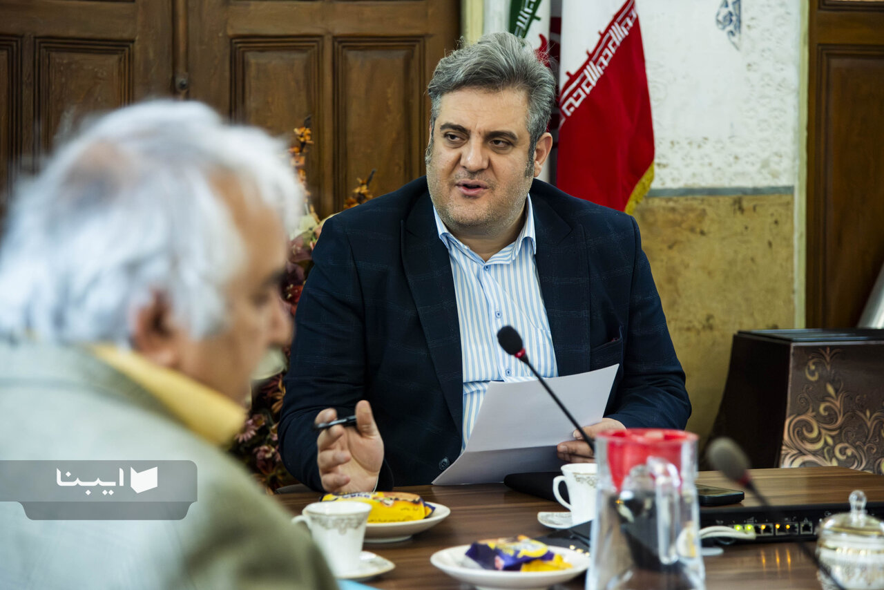 کتاب نیازمند طراحی مسیر مصرف است/ لزوم تدوین الگوهای هوشمند برای پیوند نمایشگاه به شبکه فروش محلی