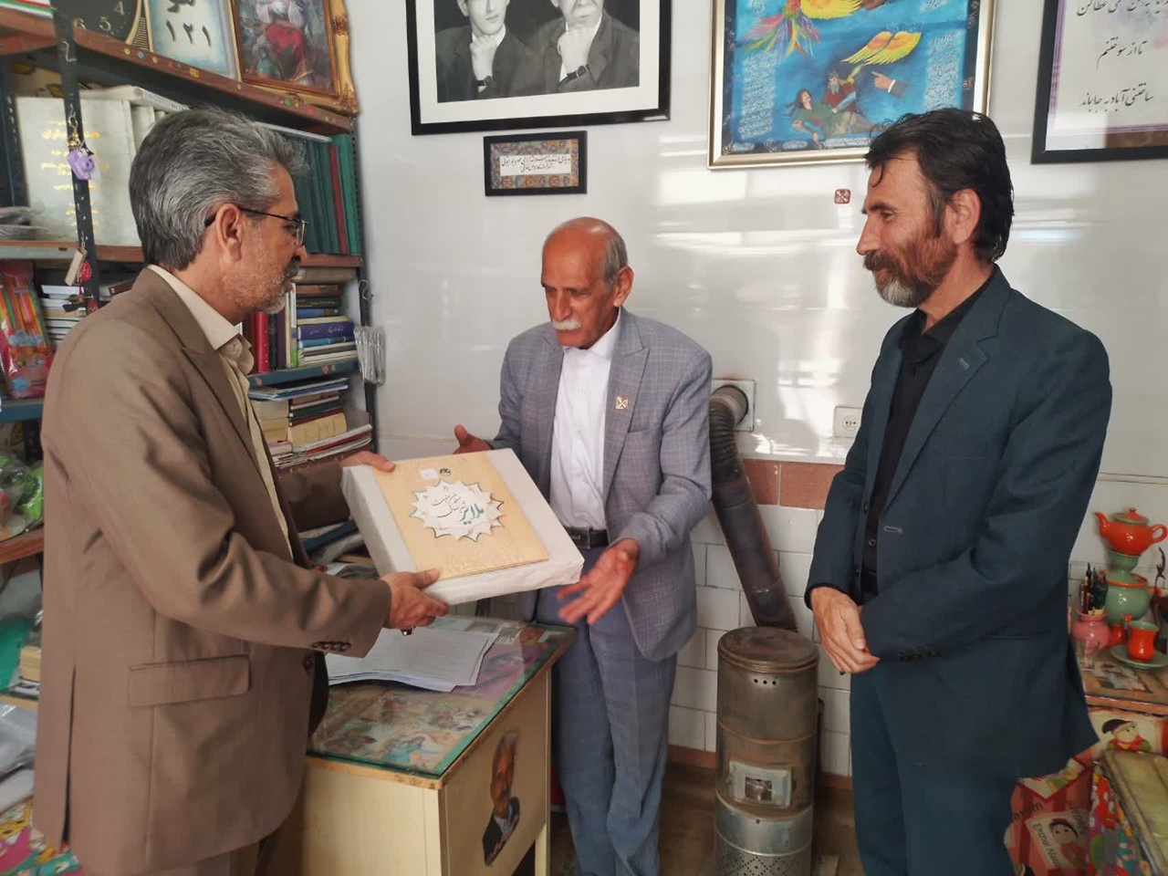 تقدیر از شاهنامه‌پژوه ملایری در روز ادب و فرهنگ پارسی