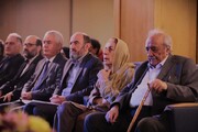 زبان فارسی زبان علم و ادب است