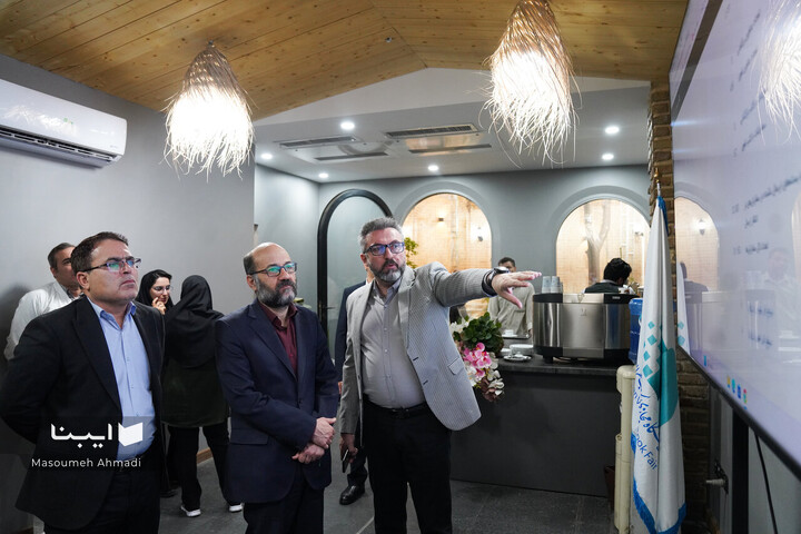 بازدید غلامرضا امیرخانی از ستاد اجرایی نمایشگاه مجازی کتاب تهران