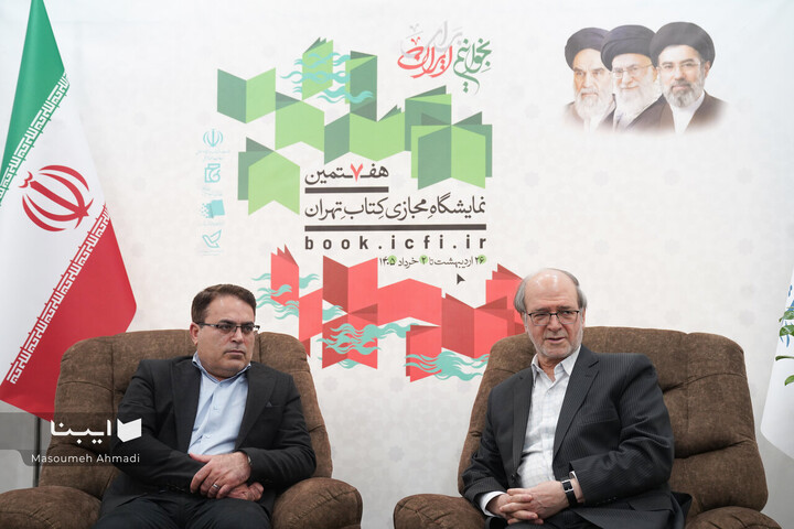 بازدید دکتر احمدی از ستاد نمایشگاه مجازی کتاب