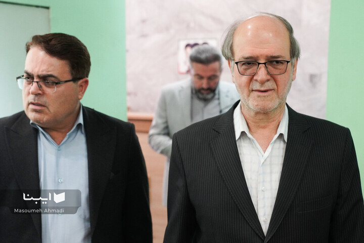 بازدید دکتر احمدی از ستاد نمایشگاه مجازی کتاب
