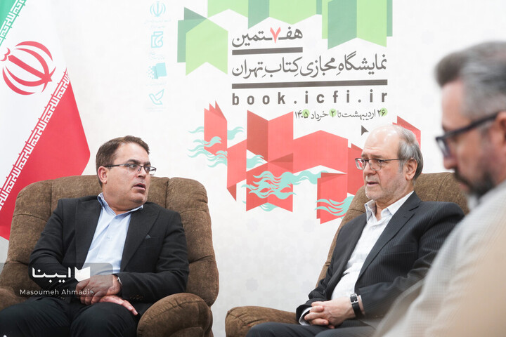 بازدید دکتر احمدی از ستاد نمایشگاه مجازی کتاب