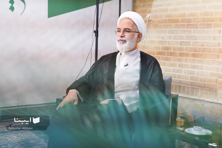بازدید حمیدرضا ارباب سلیمانی از نمایشگاه مجازی کتاب