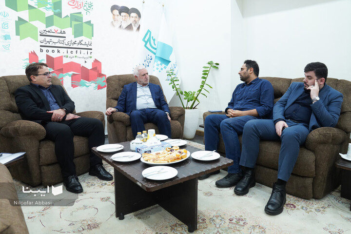 بازدید برزین ضرغامی از ستاد خبری نمایشگاه مجازی کتاب