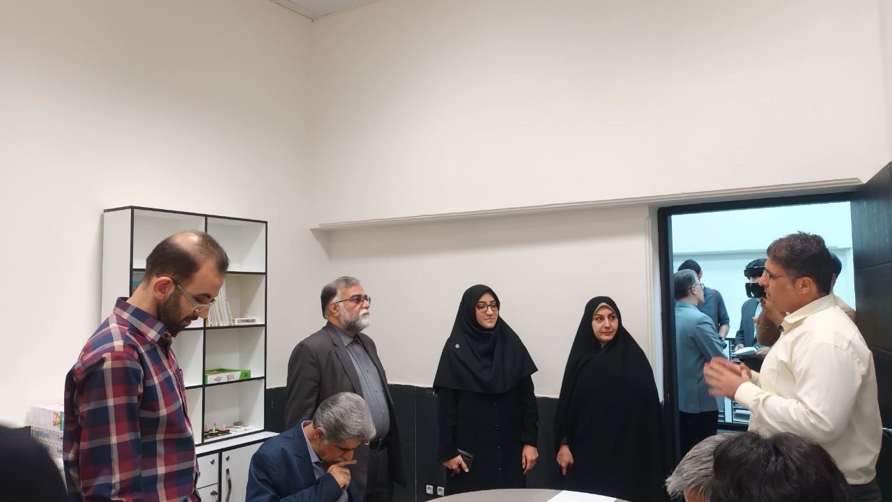 کتابخانه مرکزی خرم‌آباد به چرخه خدمت بازگشت/ مطالبه تکمیل فازهای ۲ و ۳