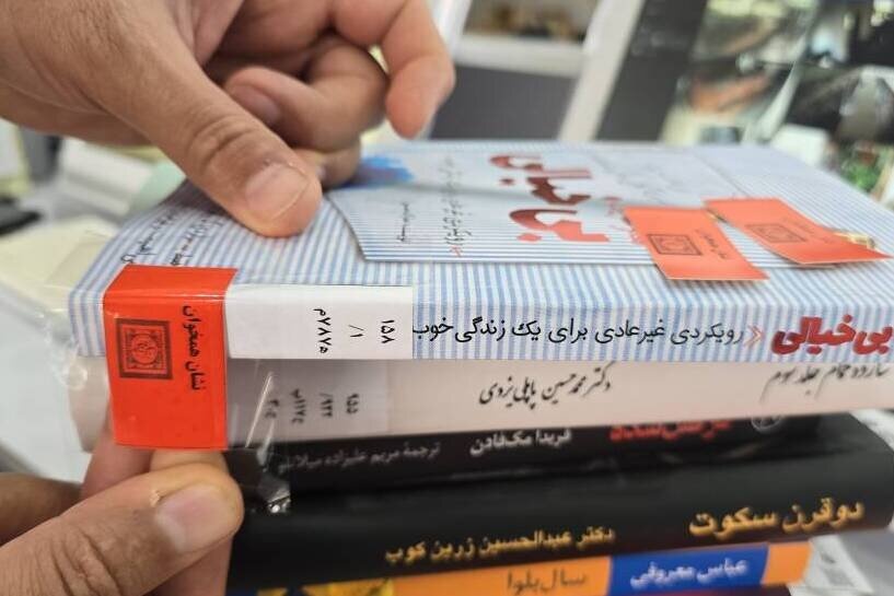 کتابخانه شهید بهشتی آشخانه با دریافت ۲۶۰ عنوان کتاب غنی‌سازی شد