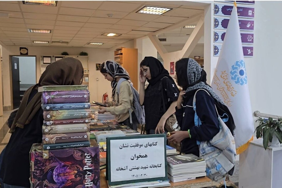 کتابخانه شهید بهشتی آشخانه با دریافت ۲۶۰ عنوان کتاب غنی‌سازی شد