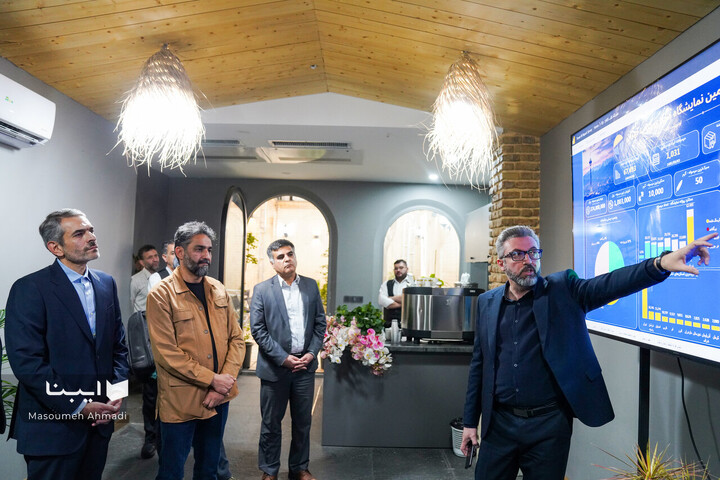 بازدید مهدی محمدی معاون حقوقی، امور مجلس و استان‌ها در وزارت فرهنگ از ستاد نمایشگاه مجازی کتاب