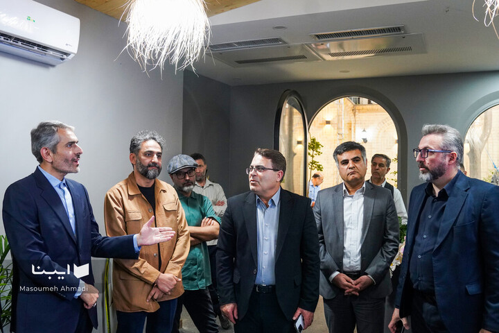 بازدید مهدی محمدی معاون حقوقی، امور مجلس و استان‌ها در وزارت فرهنگ از ستاد نمایشگاه مجازی کتاب