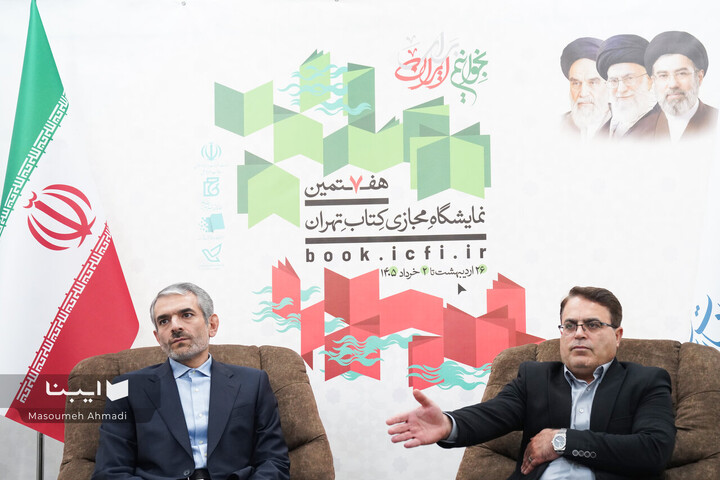 بازدید مهدی محمدی معاون حقوقی، امور مجلس و استان‌ها در وزارت فرهنگ از ستاد نمایشگاه مجازی کتاب