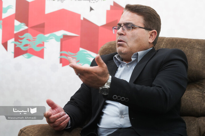 بازدید مهدی محمدی معاون حقوقی، امور مجلس و استان‌ها در وزارت فرهنگ از ستاد نمایشگاه مجازی کتاب