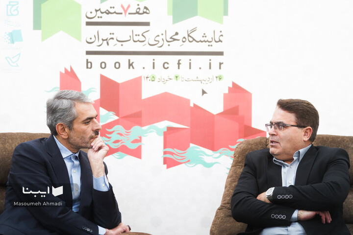 بازدید مهدی محمدی معاون حقوقی، امور مجلس و استان‌ها در وزارت فرهنگ از ستاد نمایشگاه مجازی کتاب