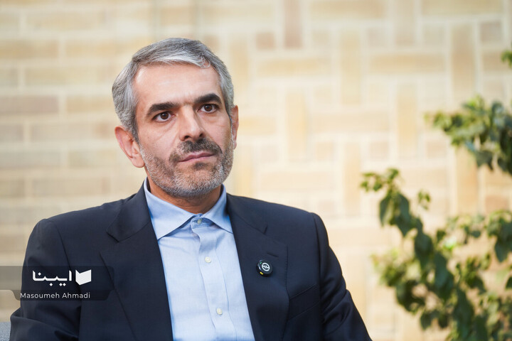 بازدید مهدی محمدی معاون حقوقی، امور مجلس و استان‌ها در وزارت فرهنگ از ستاد نمایشگاه مجازی کتاب