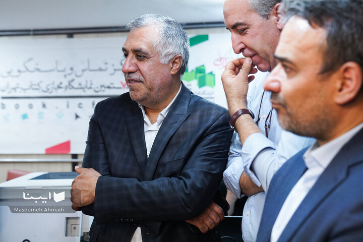 بازدید وزیر ارتباطات از نمایشگاه مجازی کتاب تهران