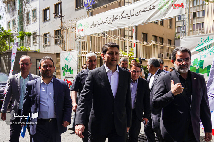 بازدید وزیر ارتباطات از نمایشگاه مجازی کتاب تهران