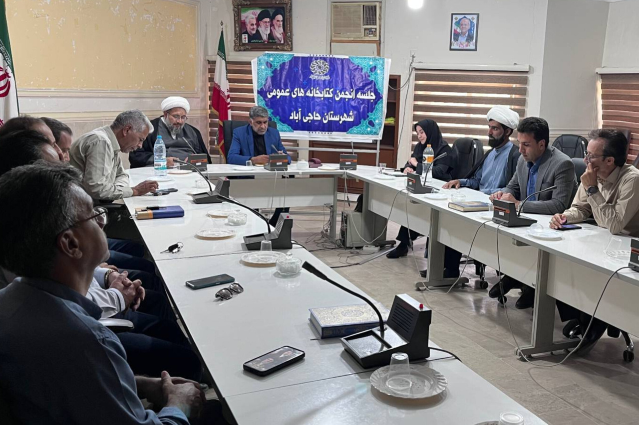 کتاب باید به سبد هدایای خانواده‌ها بازگردد