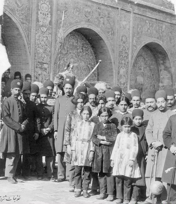 توانگران گاو و گوسفند قربانی میکنند و فقرا مرغ و خروس!