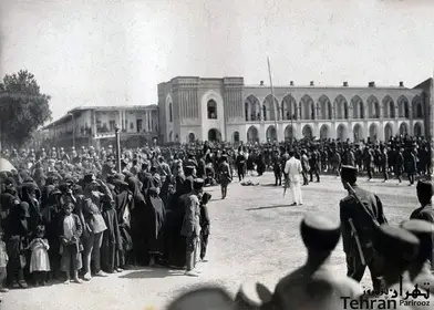 توانگران گاو و گوسفند قربانی میکنند و فقرا مرغ و خروس!