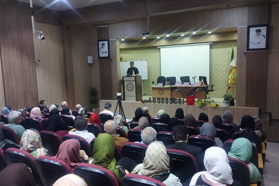 «خاکستر حریر» رونمایی و نقد شد