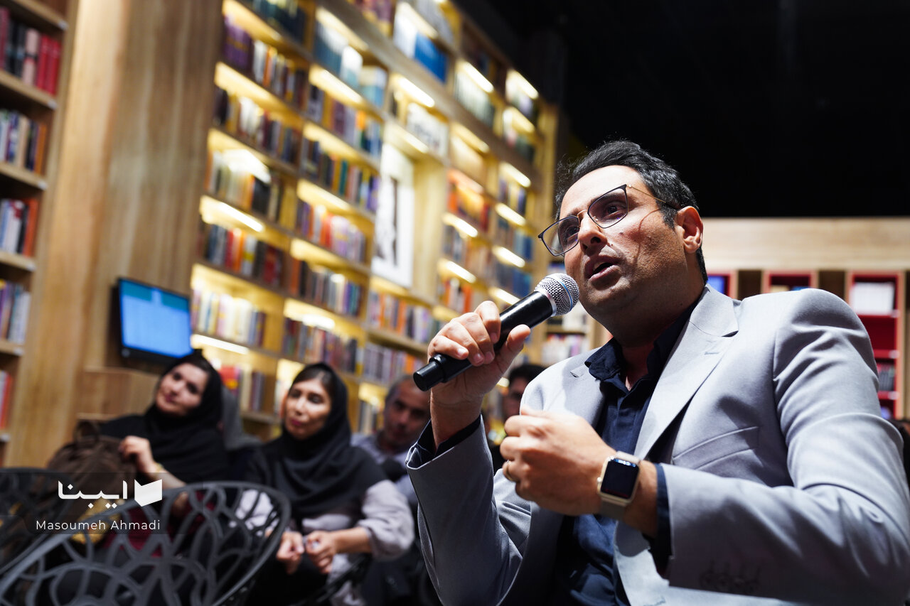 تا سنت حرکت نکند، تاریخ حرکت نخواهد کرد