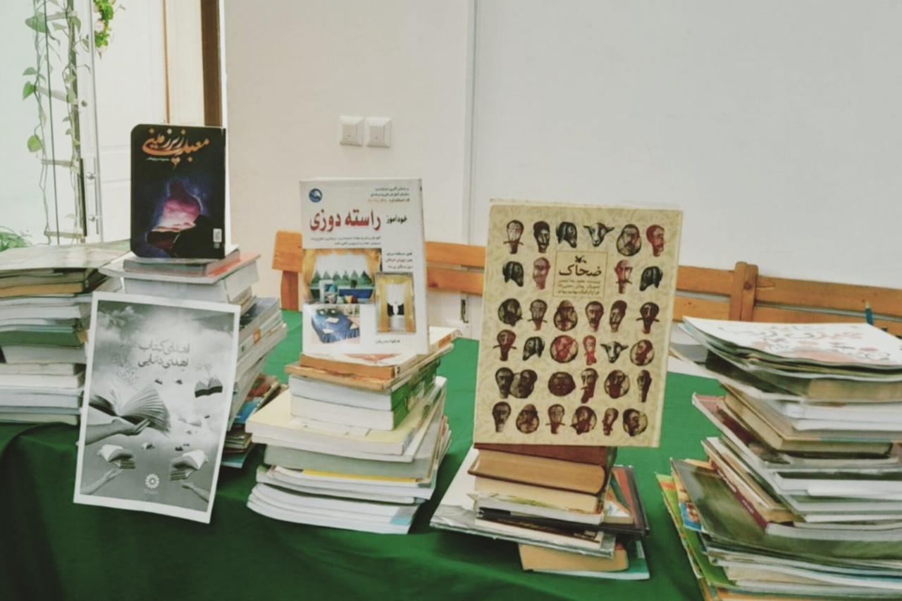 ۲۶۰ جلد کتاب به کتابخانه مولانا در روستای ارکان بجنورد اهدا شد ۲۶۰ جلد کتاب به کتابخانه مولانا در روستای ارکان بجنورد اهدا شد