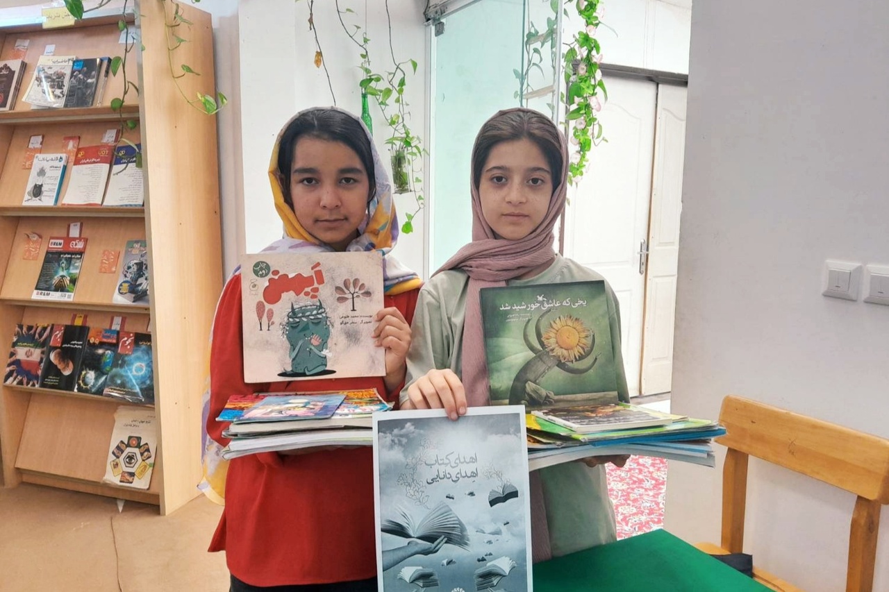 ۲۶۰ جلد کتاب به کتابخانه مولانا در روستای ارکان بجنورد اهدا شد