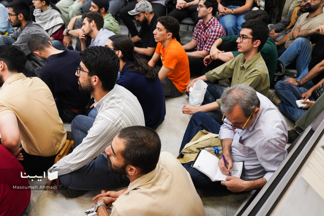 اُستنِ این عالم ای جان ، غَفلت است