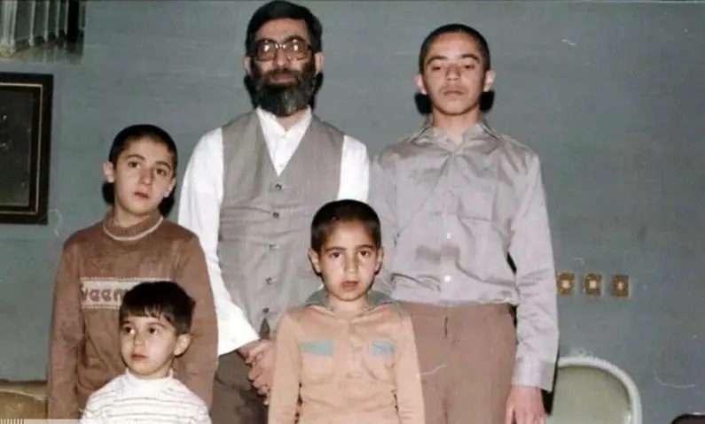 از خدا بخواه که پدرت را از زندان آزاد کند از خدا بخواه که پدرت را از زندان آزاد کند
