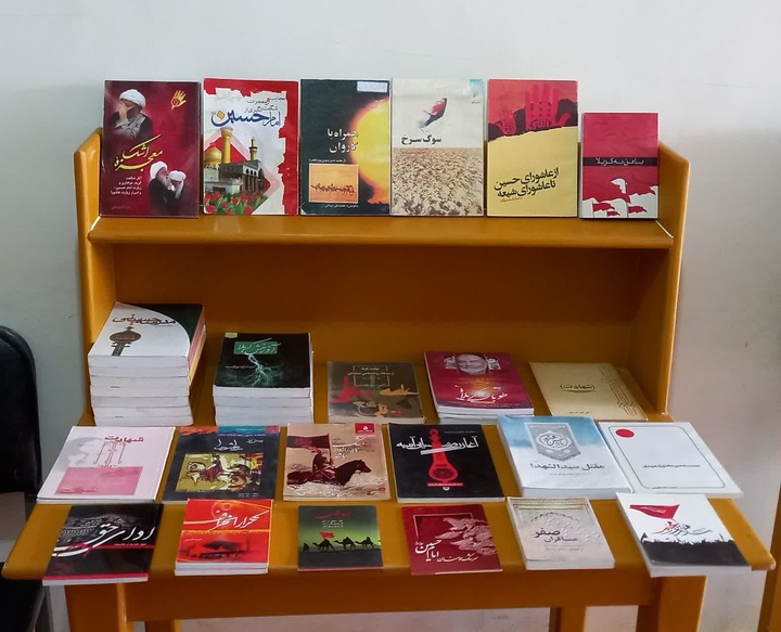 شور و شعور حسینی در کتابخانه فرهنگ بالاجاده/ پای کار محرم با بیش از هزار کتاب