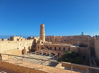 از بلاد فارس تا افریقیه