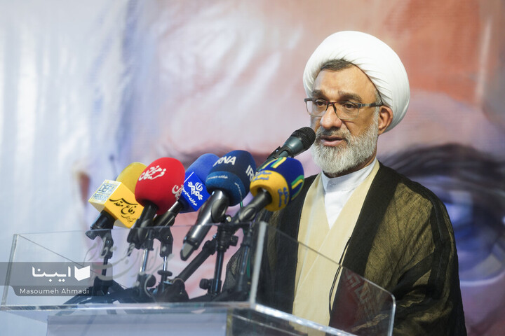 رونمایی از کتاب «جمال کمال»