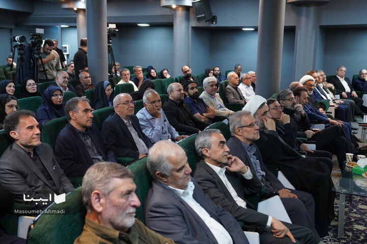 رونمایی از کتاب «جمال کمال»