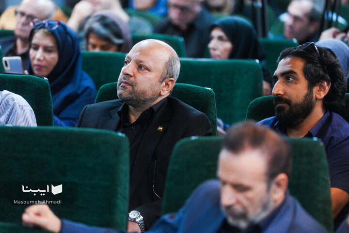 رونمایی از کتاب «جمال کمال»