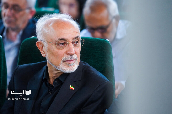 رونمایی از کتاب «جمال کمال»