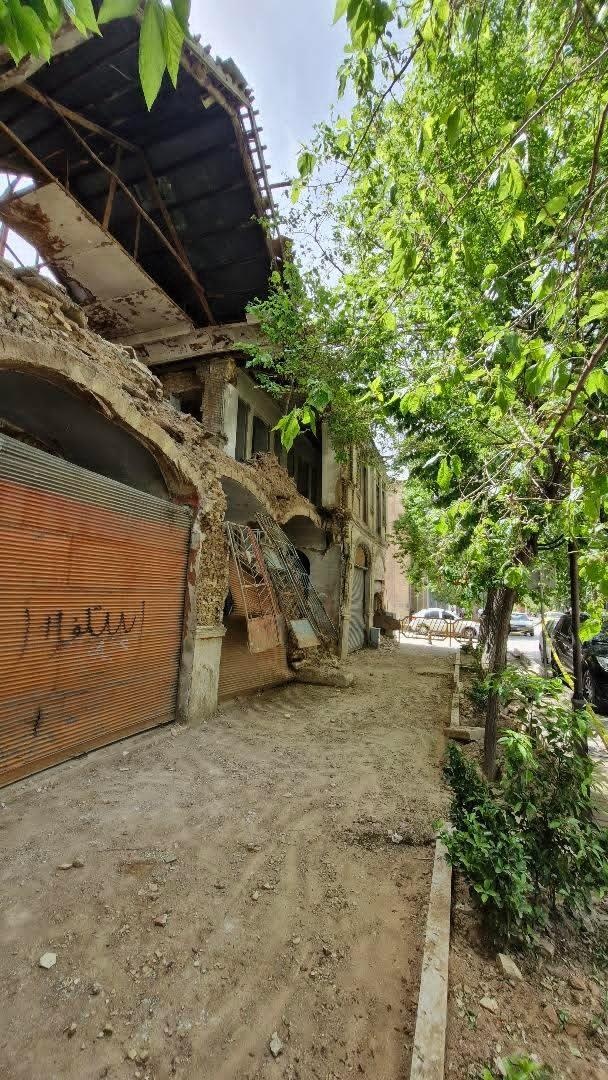 بنای تاریخی چاپخانه مهرگان در حال تخریب است