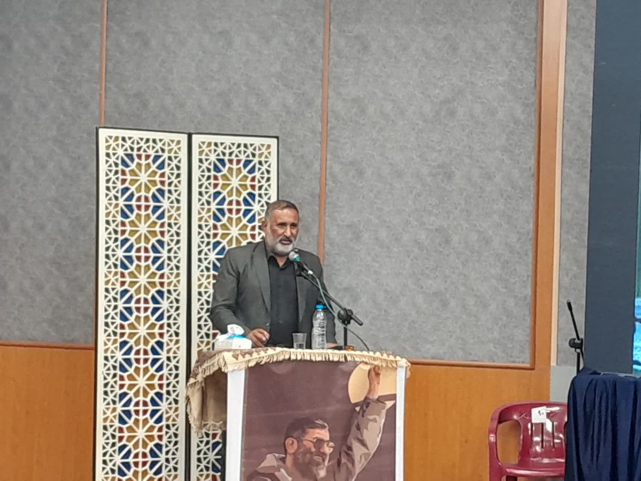 مطالعه و عطش یادگیری بخش مهمی از شخصیت رهبر شهید بود
