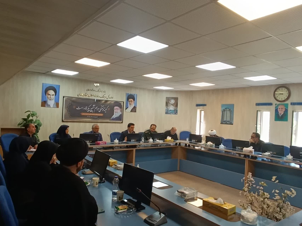 عرضه کتاب‌های تقریظی رهبر شهید در همدان