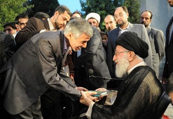 دلیل توجه خاص رهبر شهیدمان به شعر و ادبیات چه بود؟ دلیل توجه خاص رهبر شهیدمان به شعر و ادبیات چه بود؟