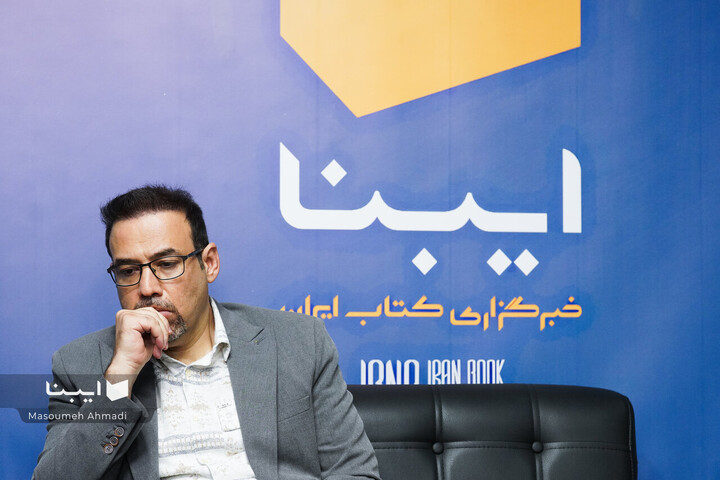 بر لبه تنهایی روی میز منتقدان