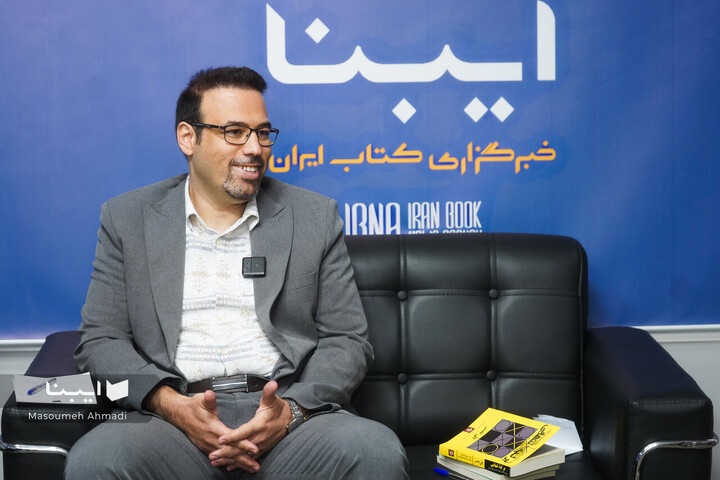 بر لبه تنهایی روی میز منتقدان