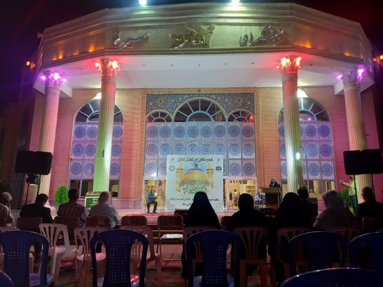شب شعر «بر مدار نور» در نیشابور برگزار شد شب شعر «بر مدار نور» در نیشابور برگزار شد