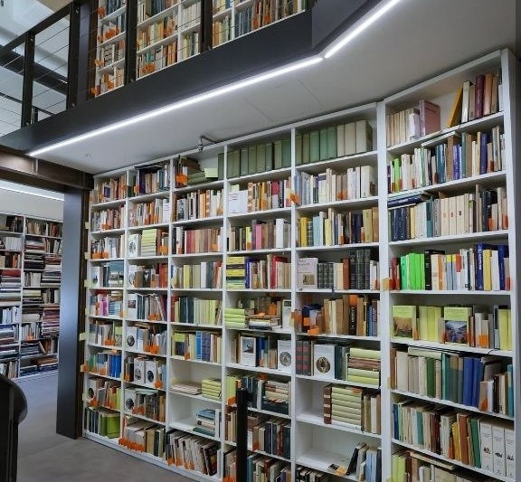وقف کتابخانه‌ی بیژن طاهری برای دانشکده‌ی شرق‌شناسی
