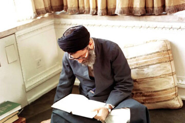 تصویری نادر از جوانی رهبر شهید