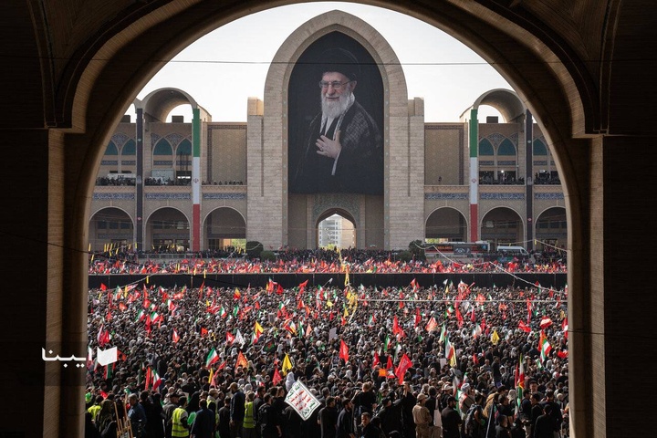 هنگام شعرخوانی حسی عجیب توام با اندوه و افتخار داشتم