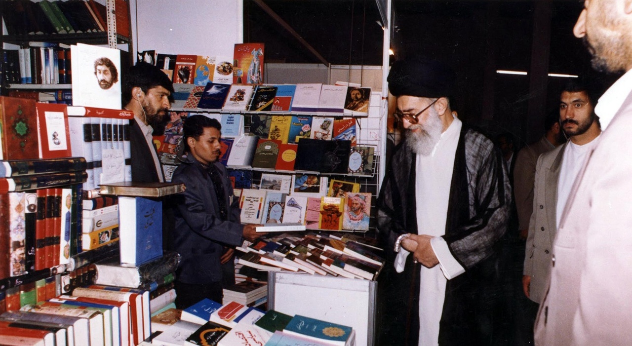 تاکید رهبر شهید درباره تولید کاغذ و کتاب ارزان
