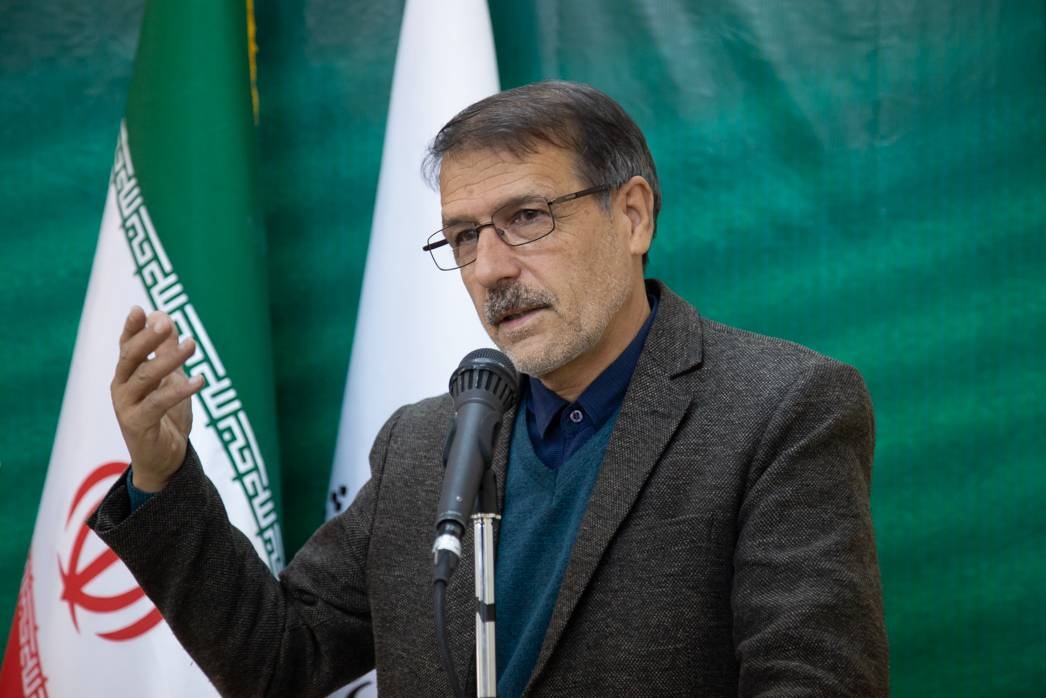 هنگام شعرخوانی حسی عجیب توام با اندوه و افتخار داشتم