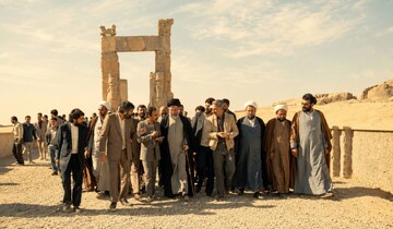 تاریخ عبرت است